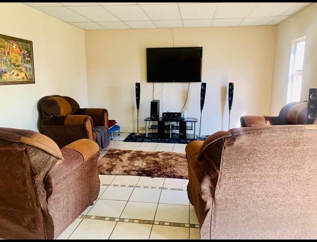 4 BEDROOM HOUSE FOR SALE IN RENSBURG